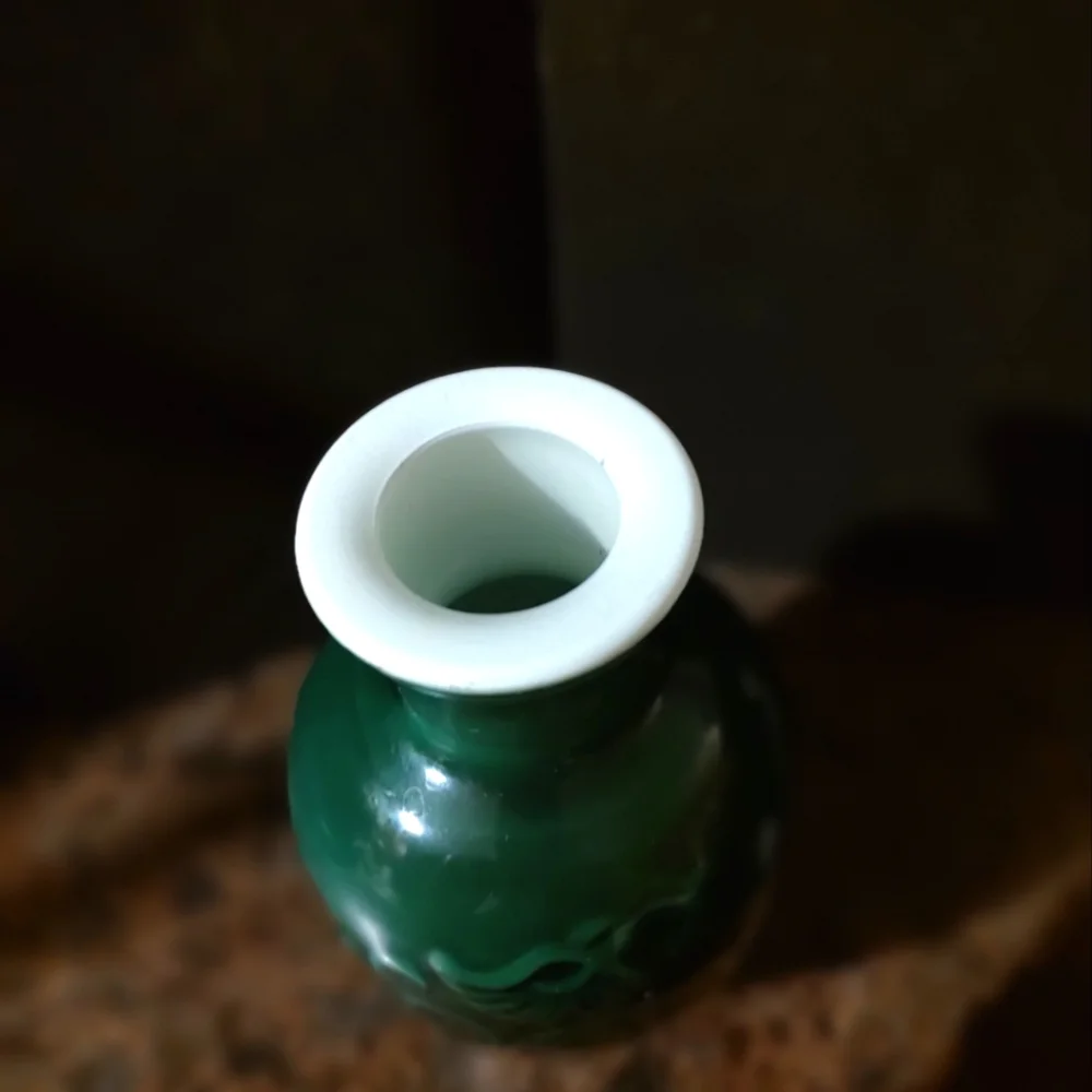 🌿💚🌿 Delightful Vintage 80's Avon Petite Forest Green Faux Jade Fragrance Vase - Picture 11 of 15